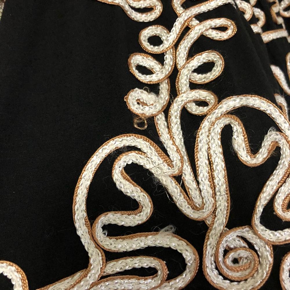 Embroidered blouse 🌼 - Picture 4 of 4